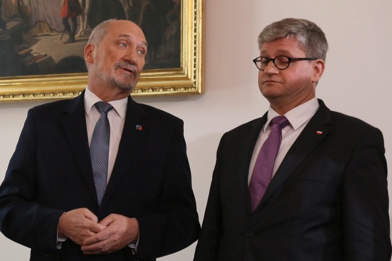 "Wpisał się w atak bydła na Macierewicza". Hejt na szefa BBN. Tylko on w imieniu prezydenta może okiełznać szefa MON