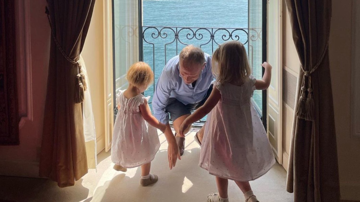 Donald Tusk pokazał w mediach społecznościowych zdjęcia z wnuczkami
