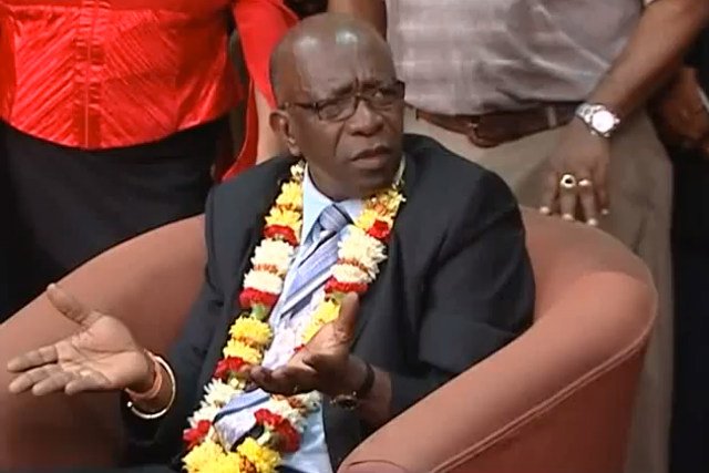 „The Daily Telegraph” twierdzi, że Jack Warner przyjął od katarskiej firmy 1,2 mln dolarów łapówki