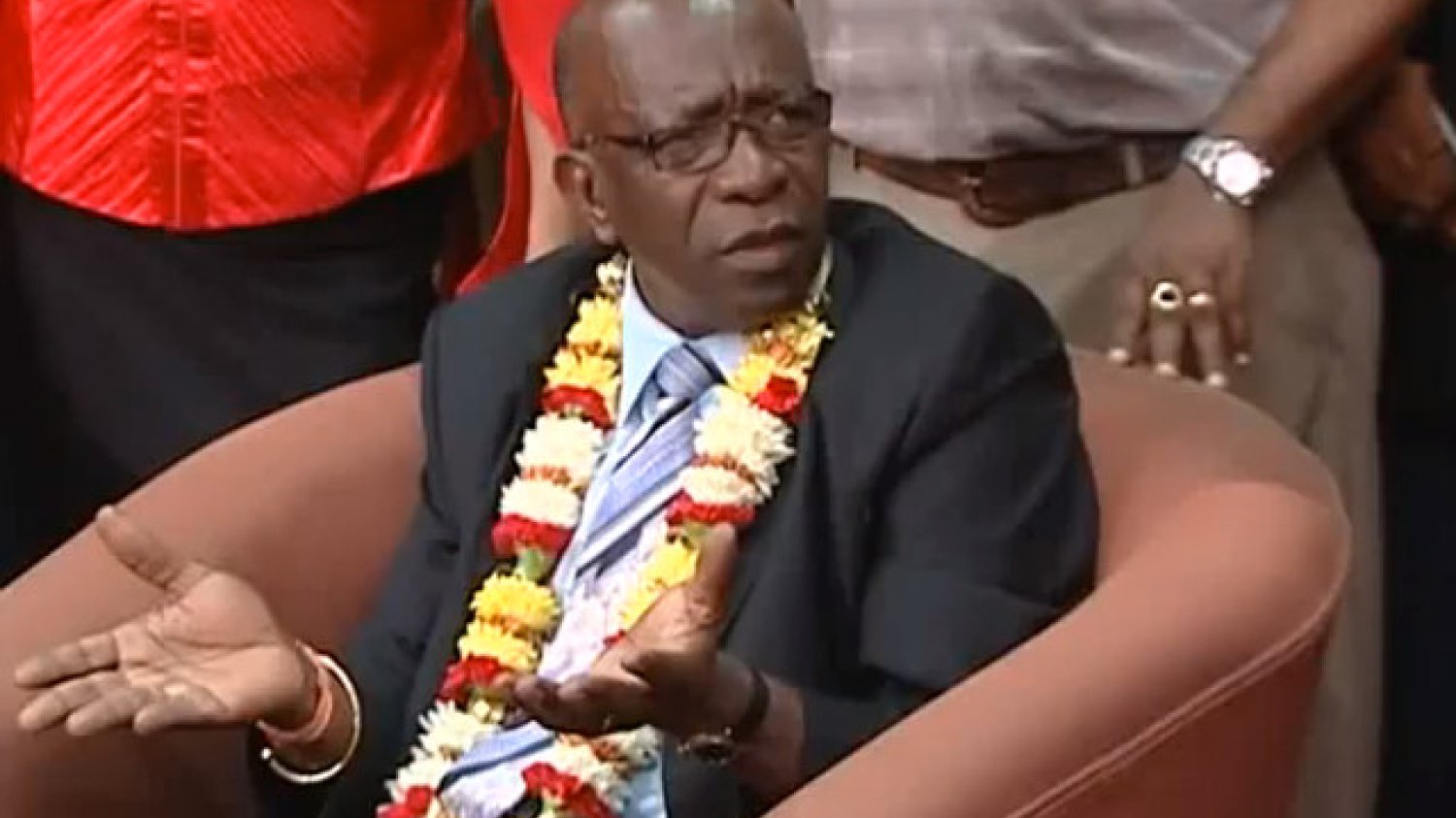 „The Daily Telegraph” twierdzi, że Jack Warner przyjął od katarskiej firmy 1,2 mln dolarów łapówki