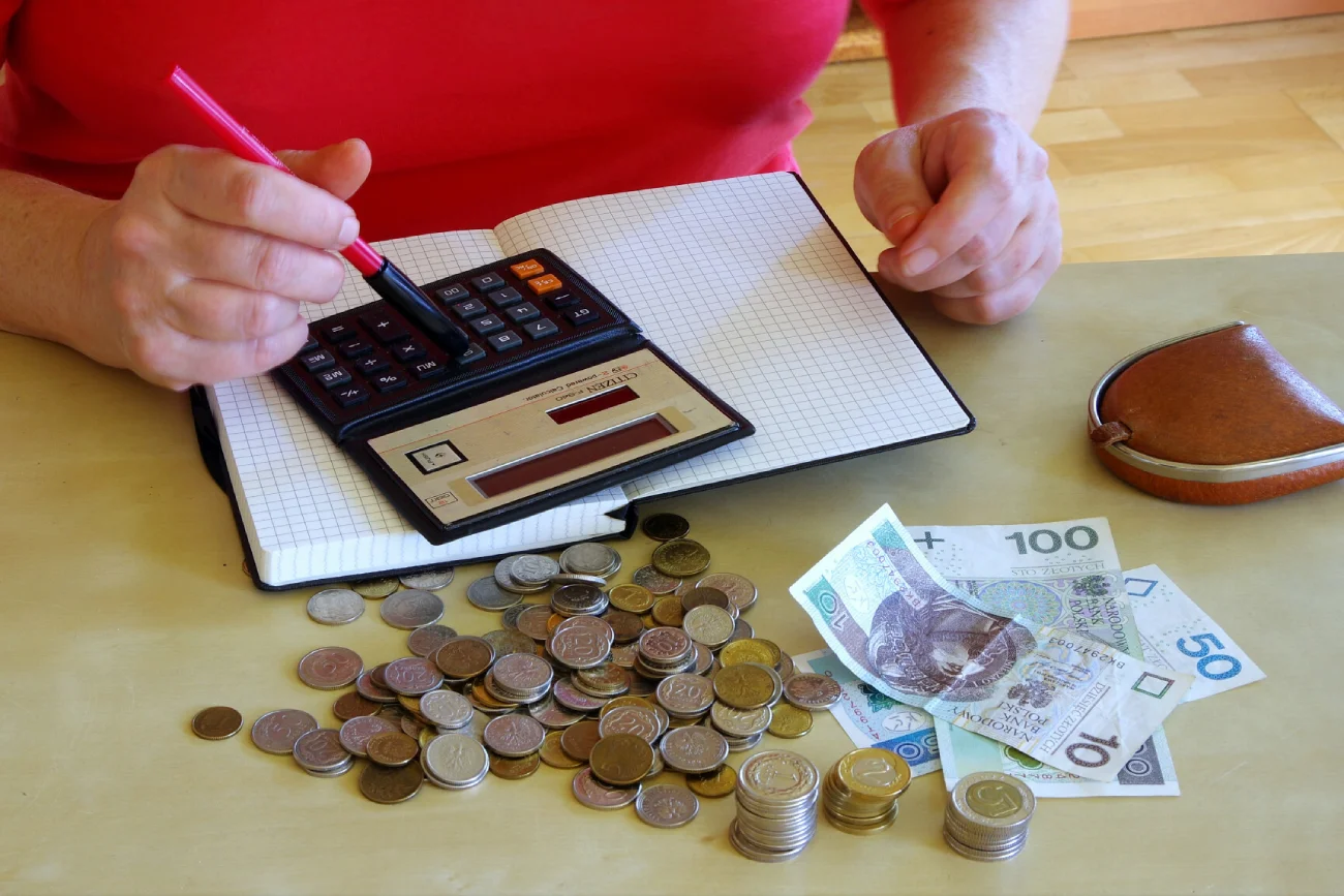 Ile wynosi zasiłek stały 2022 [kryteria dochodowe]? Możliwe ponad 700 zł