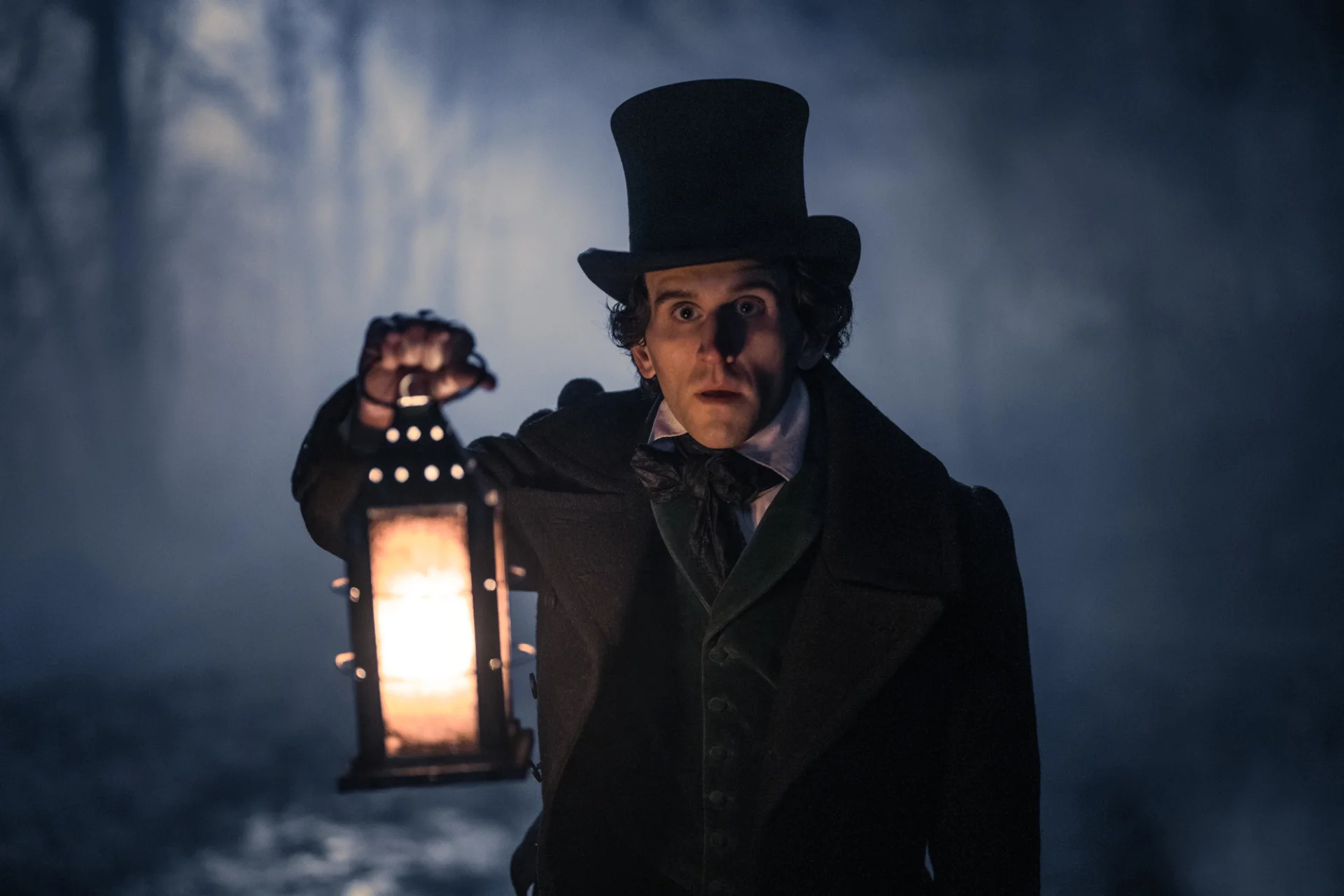 Harry Melling jako Edgar Allan Poe w filmie "Bielmo"
