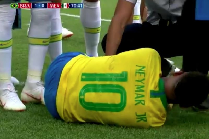 Neymar stał się podwójnym bohaterem spotkania z Meksykiem...