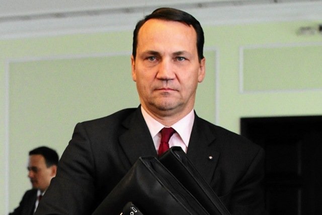MSZ nie chce zdradzić, czy minister Radosław Sikorski spotkał się w Warszawie z szefem CIA Johnem Brennanem