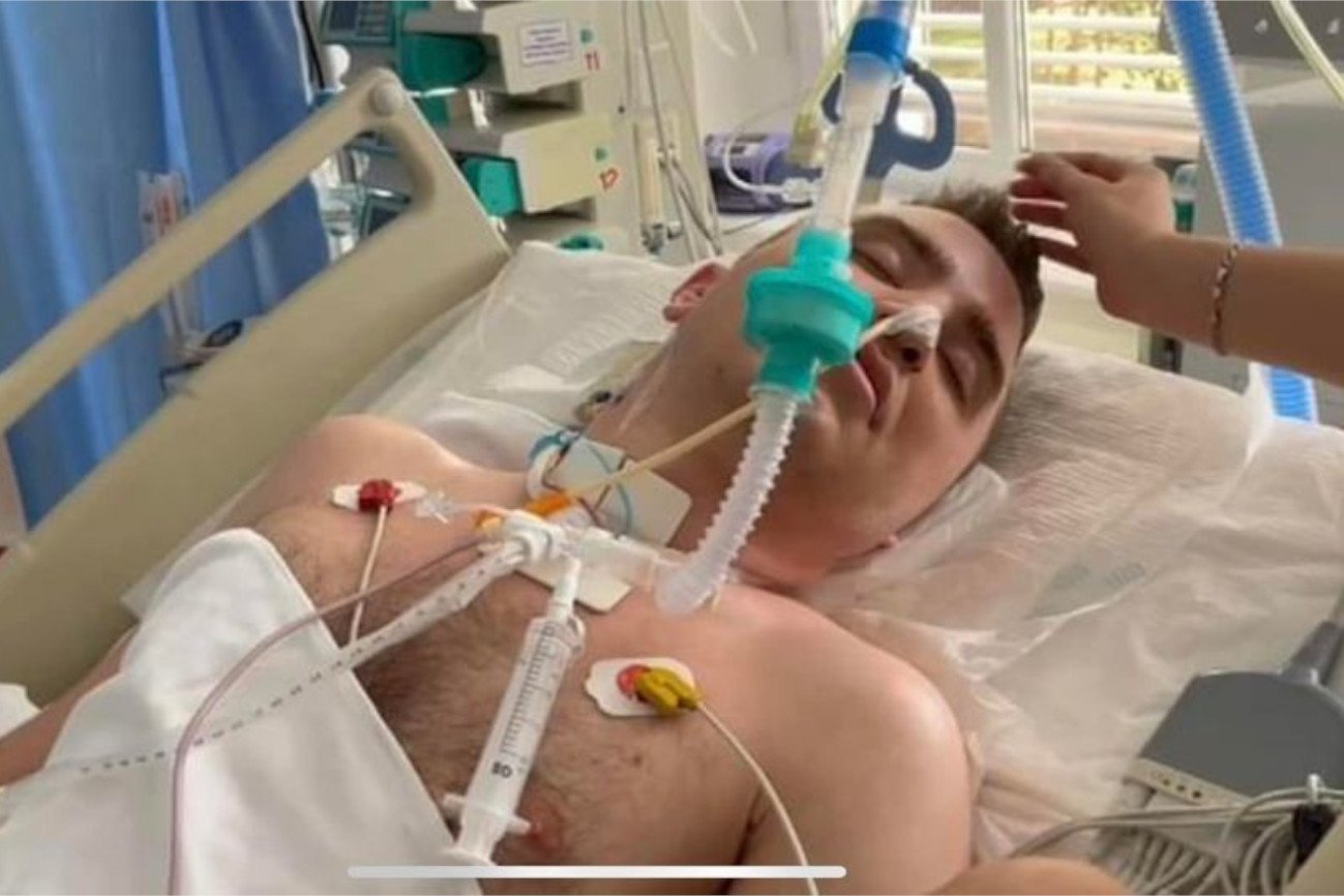 Dziennikarz TVP Wrocław doznał udaru mózgu. Czeka go kosztowna rehabilitacja. Rodzina prosi o pomoc.