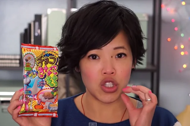Emmy Made In Japan testuje jedzenie
