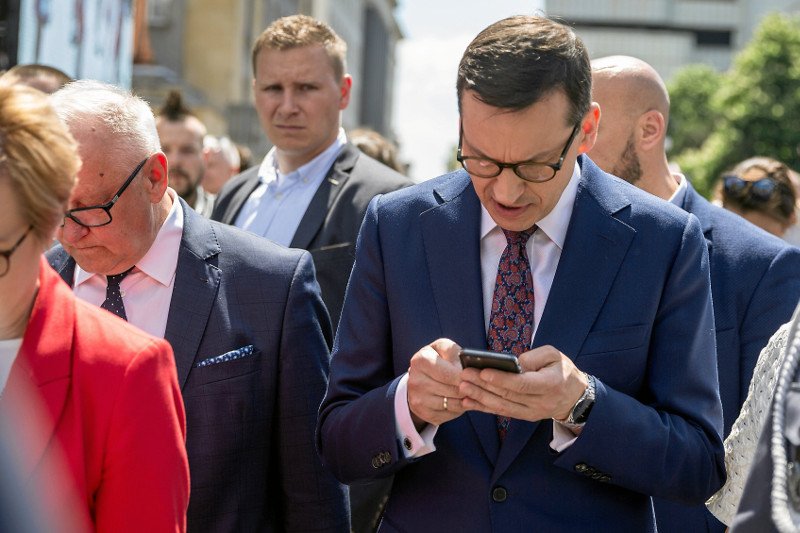 Poniedziałkowa "Gazeta Wyborcza" przywita czytelników tekstem o aferze, której bohaterem będzie premier Mateusz Morawiecki.