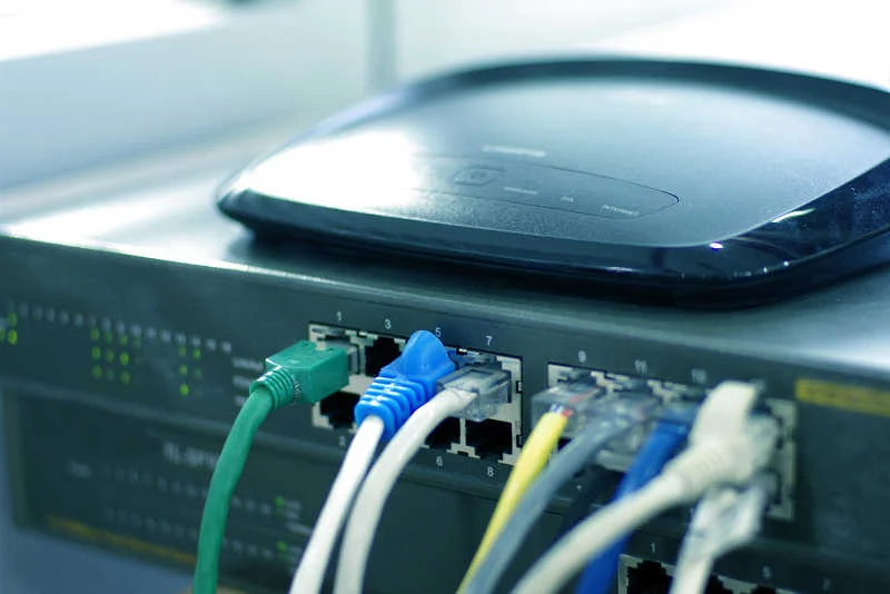 Około 1,2 mln [url=http://shutr.bz/1o3BDgK]routerów[/url] Wi-Fi w Polsce jest podatnych na atak hakerów.