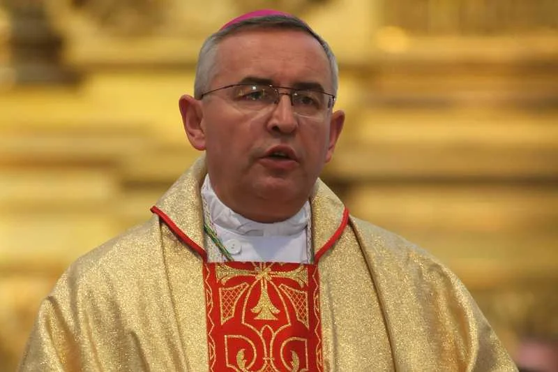 Na zdjęciu bp Piotr Jarecki, który prowadził pod wpływem alkoholu