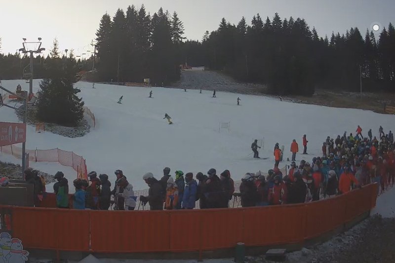 Na niektórych stokach w Polsce, m.in. w Tyliczu były w niedzielę tłumy.