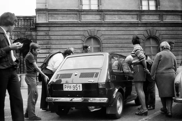 Fiat 126p początkowo budził duże zainteresowanie na ulicach