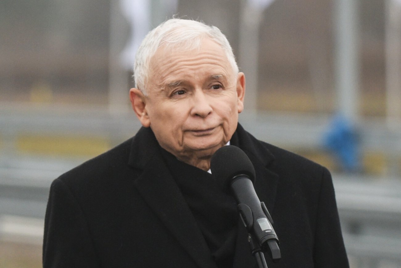 Sekret wyprzedanej biografii Jarosława Kaczyńskiego. Puste strony