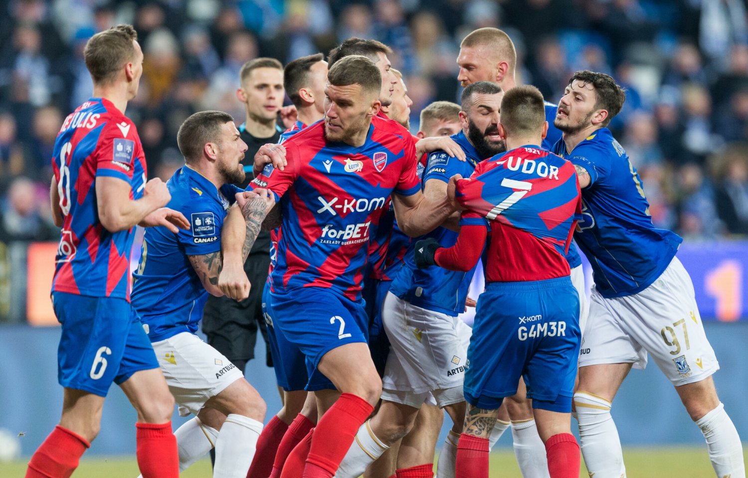 Lech Poznań czy Raków Częstochowa? Walka o mistrzostwo Polski jest w tym roku pasjonująca do końca