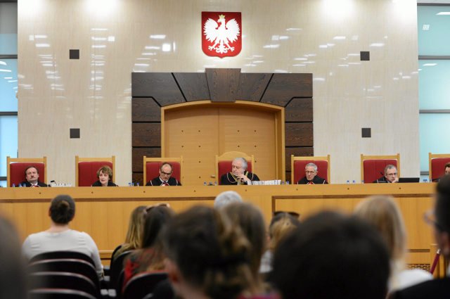 PiS na chwile przed rozpoczęciem długiego weekendu złożył projekt ustawy o Trybunale Konstytucyjnym