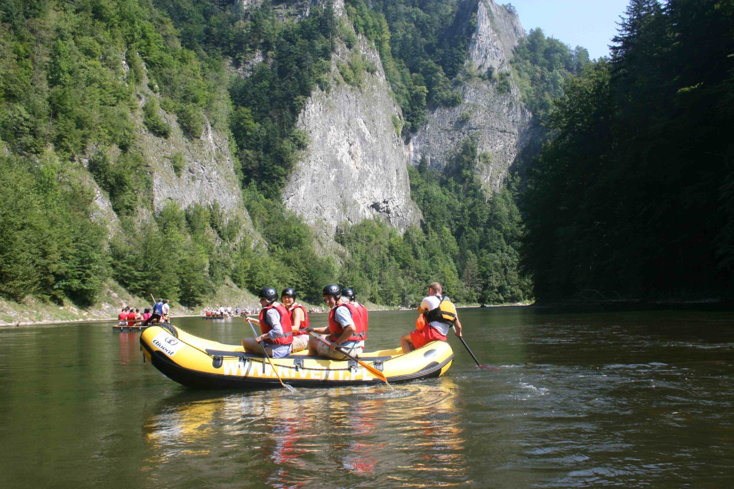 Jedna z atrakcji w okolicy – spływ pontonami przełomem Dunajca.