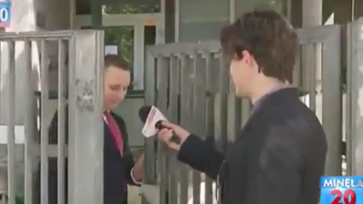 Reporter TVP Info urządził pościg za posłem Krzysztofem Brejzą. Najpierw sejmowymi korytarzami, potem ulicami Warszawy. Pytał o sprawę Amber Gold, ale nie tylko. A internet aż pęka ze śmiechu.