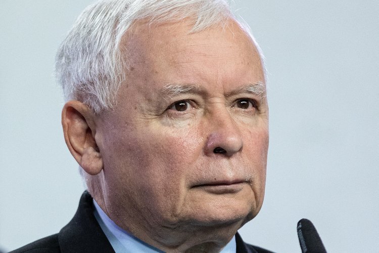 Jarosław Kaczyński jest podobno wściekły, że program 500+ wcale nie zachęcił Polek do rodzenia dzieci