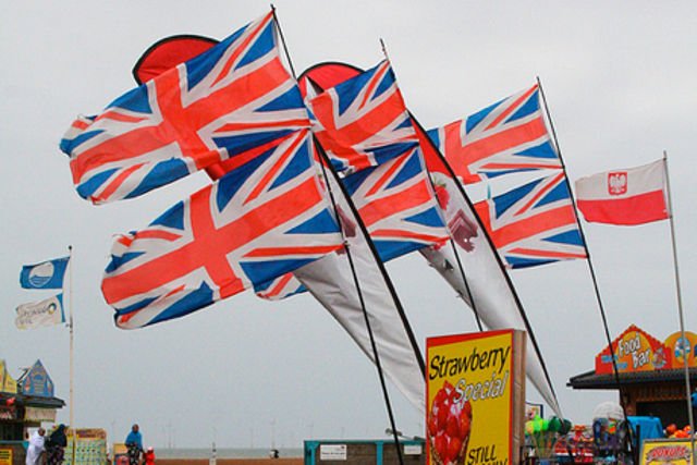 W Wielkiej Brytanii wciąż zarabia się przeciętnie o wiele więcej niż w Polsce