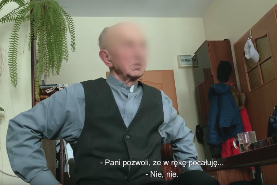 Krzysztof Brejza zwrócił uwagę na wstrząsającą scenę filmu "Tylko nie mów nikomu" Tomasza Sekielskiego. Ma miejsce w 22. minucie.