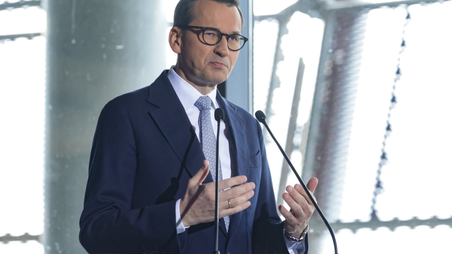 Niemieckie media piszą o "dwóch rządach", stand-upie Hołowni i agencie Tomku. "Szykujcie pop-corn"