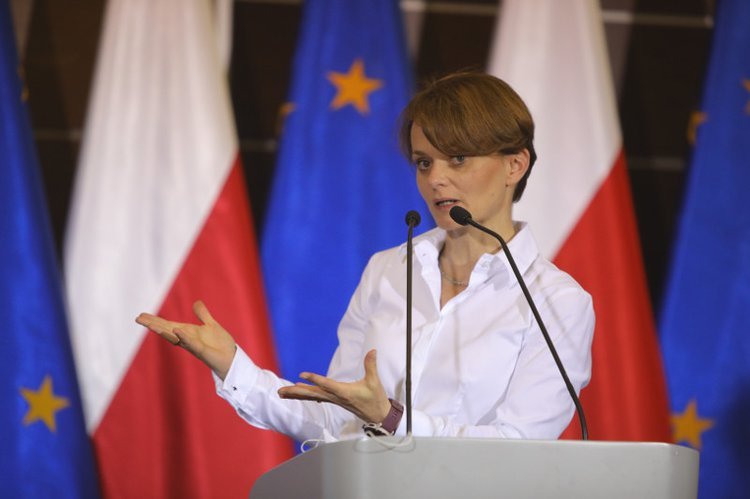 Jadwiga Emilewicz obok protestu w Poznaniu. Co robiła? Pokazała to posłanka KO.