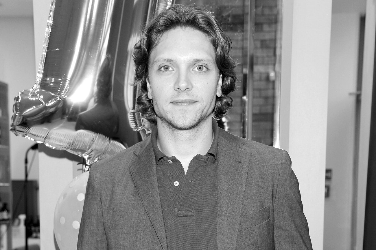 Córka żegna Żorę Korolyova.