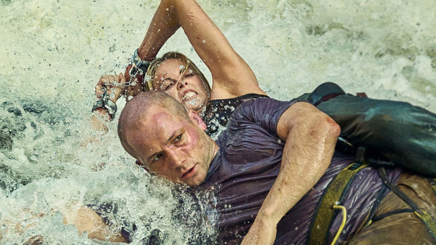 Taron Egerton i Charlize Theron w "Alfa"