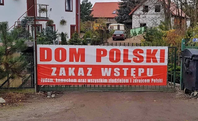 "Dom Polski – zakaz wstępu Żydom, komuchom oraz wszystkim złodziejom i zdrajcom Polski" – taki banner znalazł się na bramie wjazdowej do jednego z domów w Cesarzowicach (woj. dolnośląskie).