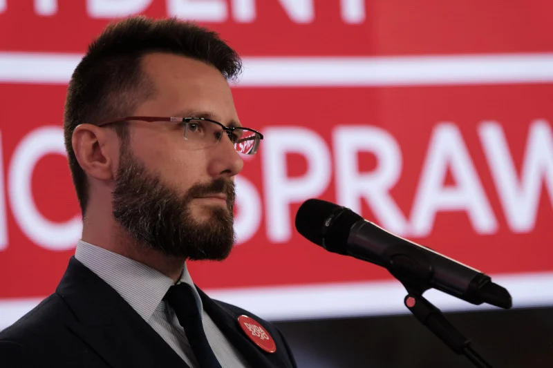 Przedsiębiorca Aleksander Twardowski zripostował wicerzecznika PiS Radosława Fogiela.