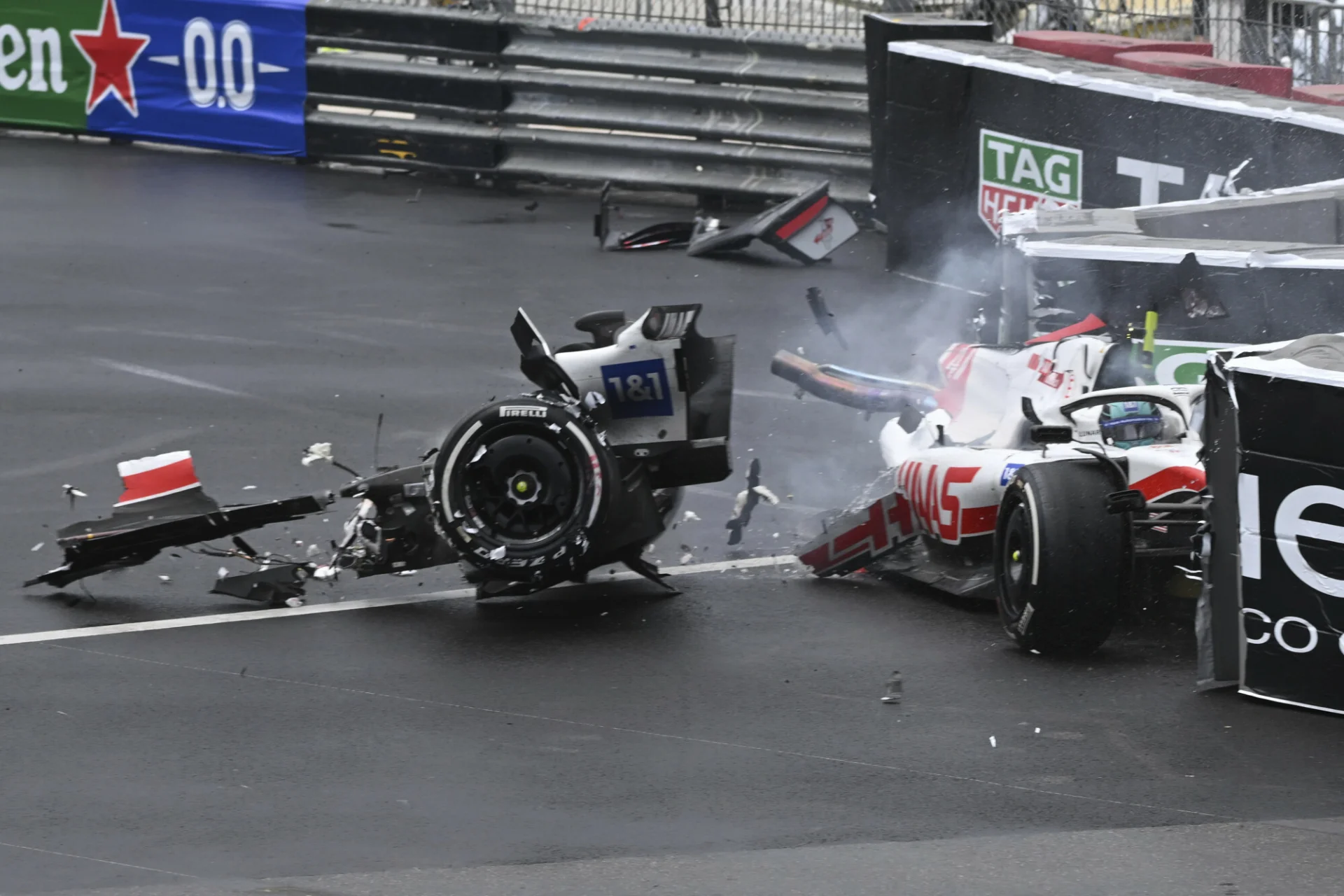 Mick Schumacher koszmarnie rozbił bolid w Monako, ale na szczęście nic mu się nie stało