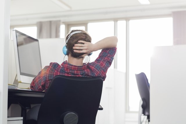 Najlepsza muzyka do pracy? Na pewno nie taka, jakiej słuchasz! Czyli?