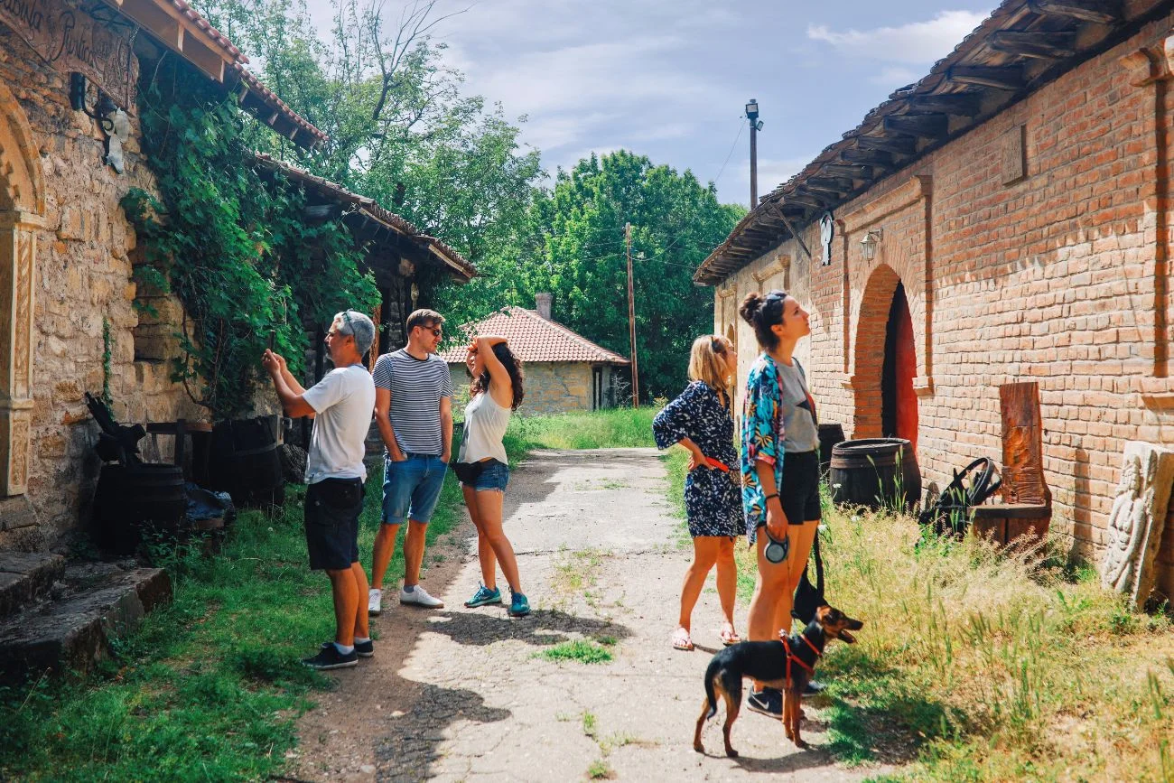 Pokolenie Z woli spokojne miasteczka na weekendowe wyjazdy
