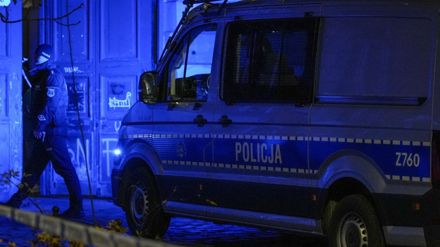 Tragedia podczas interwencji na Kaszubach. Policjant śmiertelnie postrzelił 37-latka Zielona Chocina w szoku. Policjant śmiertelnie postrzelił 37-latka