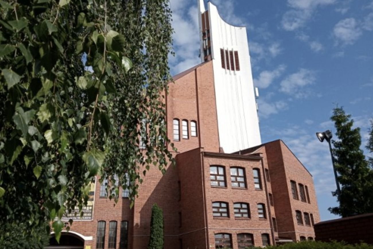 Kościół pw. św. Królowej Jadwigii.