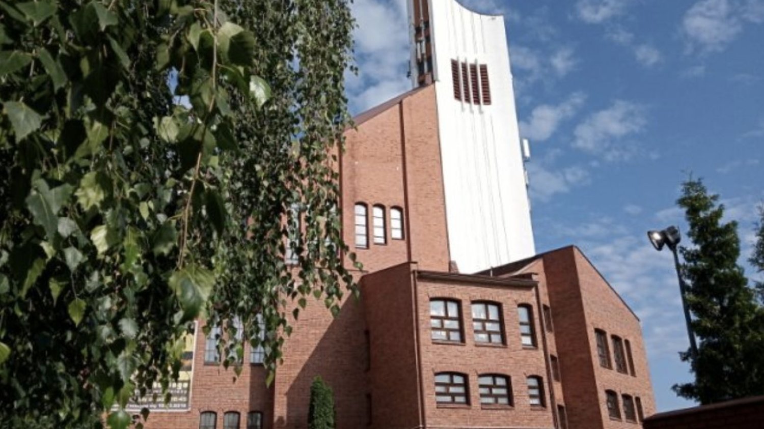 Kościół pw. św. Królowej Jadwigii.