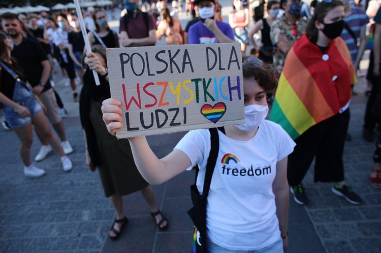 Sześć polskich miast nie dostanie dotacji z UE z powodu rezolucji o strefach wolnych od LGBT.