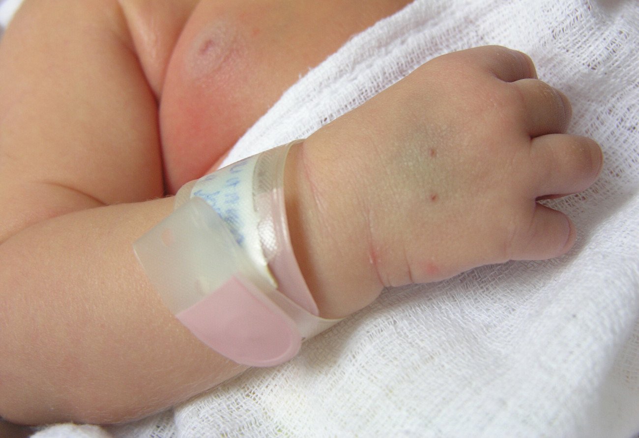 22-tygodniowy chłopiec trafił do szpitala z ciężkimi obrażeniami wewnętrznymi.