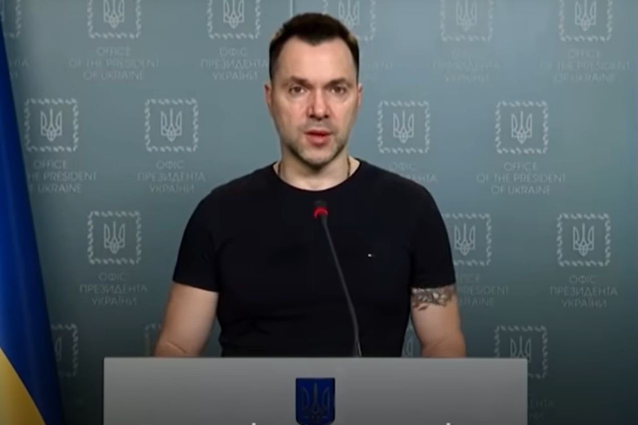 Doradca prezydenta Ukrainy Ołeksij Arestowycz ocenia, że wojna może potrwać jeszcze wiele miesięcy.