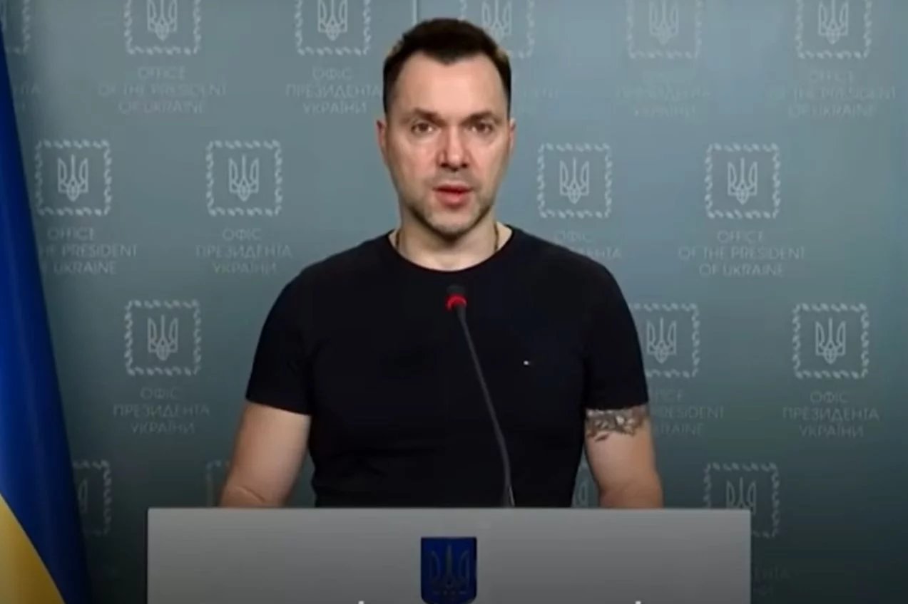 Doradca prezydenta Ukrainy Ołeksij Arestowycz ocenia, że wojna może potrwać jeszcze wiele miesięcy.