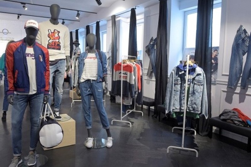 Kolekcja Wranglera jest nawiązaniem do kolorowej stylistyki lat. 80 i 90.