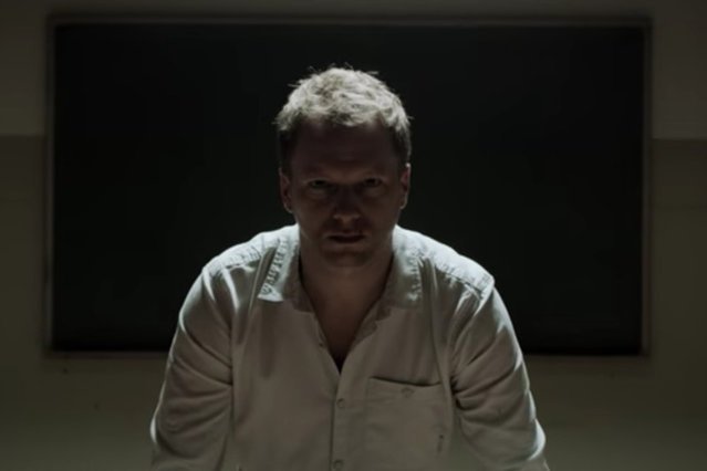 Maciej Stuhr w roli tytułowego belfra.