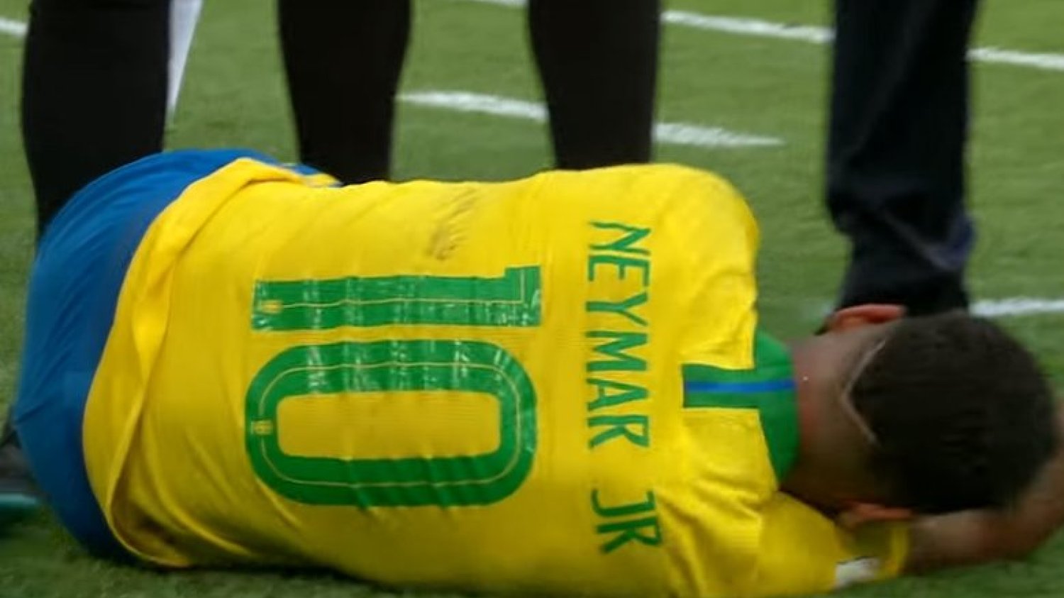 Neymar był najczęściej "leżącym" zawodnikiem mundialu w Rosji. Teraz zabłysnął kolejnym "osiągnięciem"...