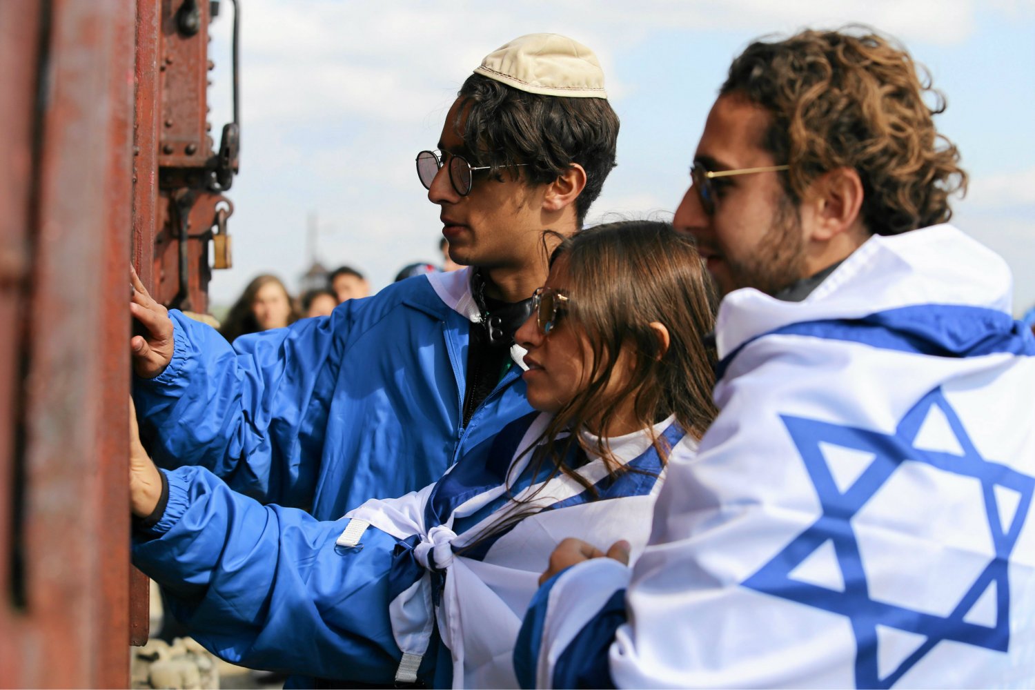 Marsz Żywych na terenie obozu Auschwitz-Birkenau.