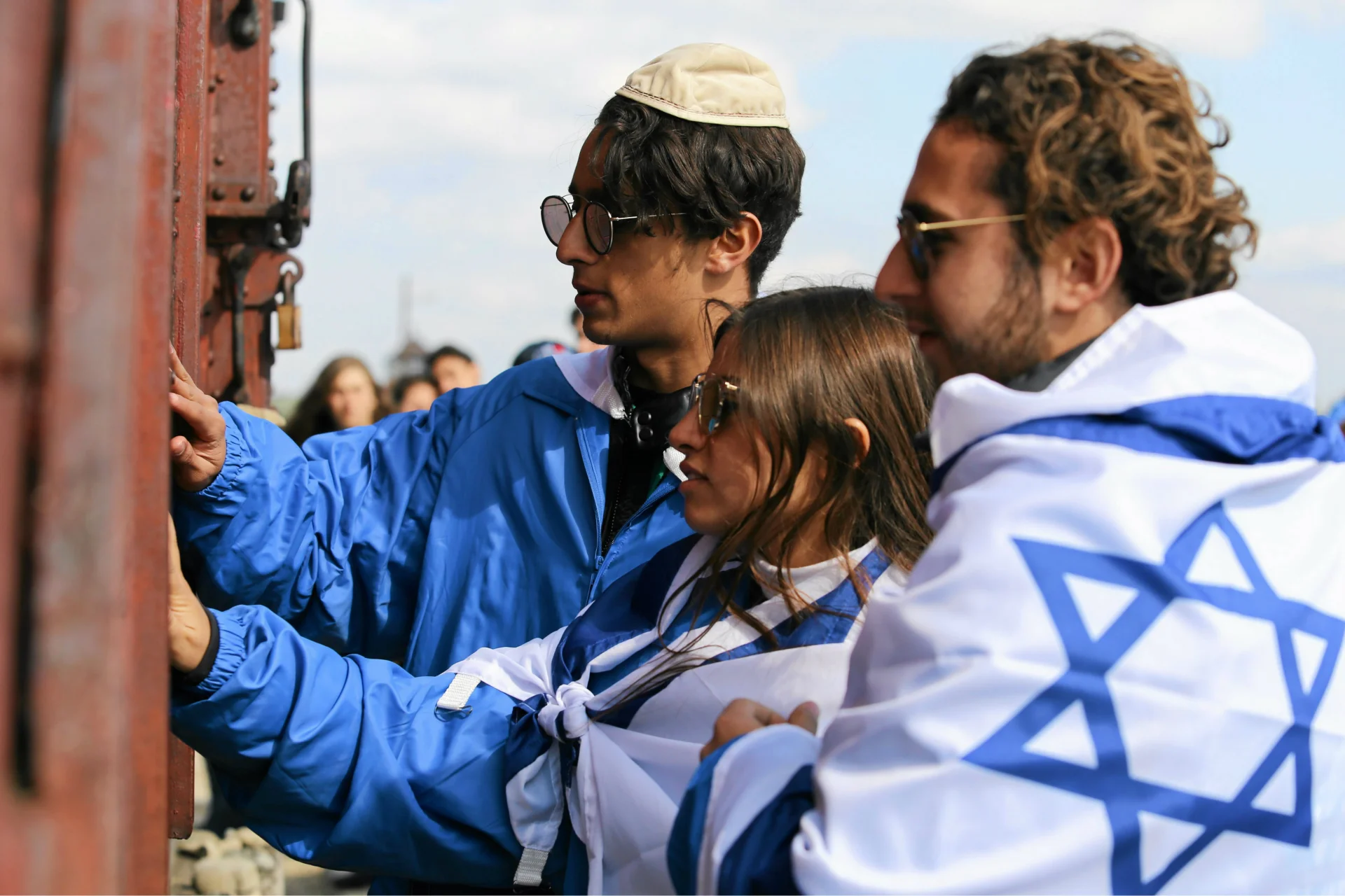 Marsz Żywych na terenie obozu Auschwitz-Birkenau.