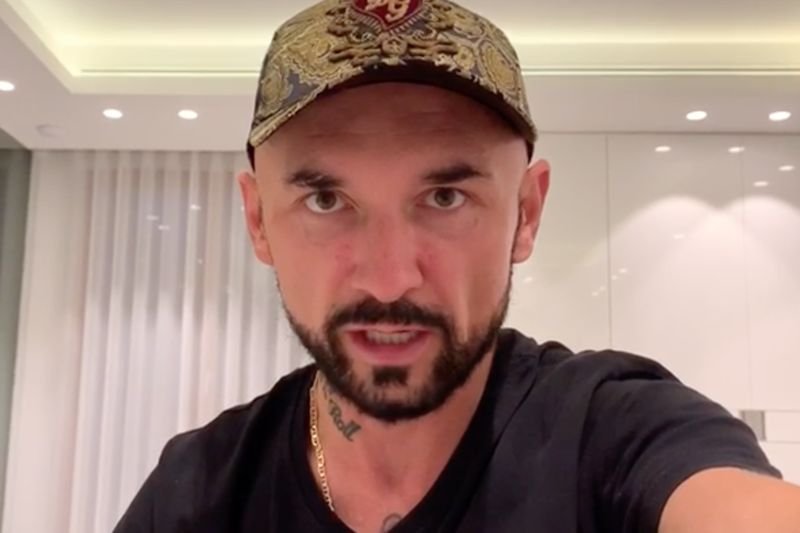 Reżyser kontaktował się z politykami.