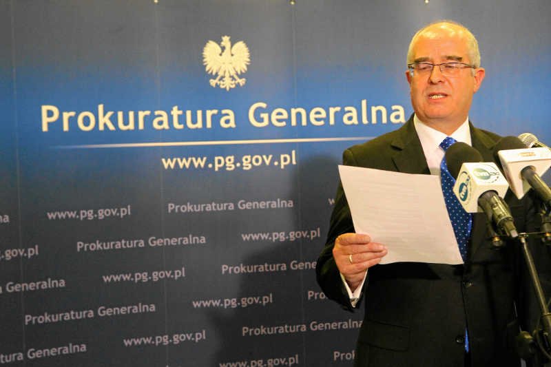 Andrzej Seremet zapewnia, że osobiście nadzoruje śledztwa dotyczące kiboli czy antysemityzmu.