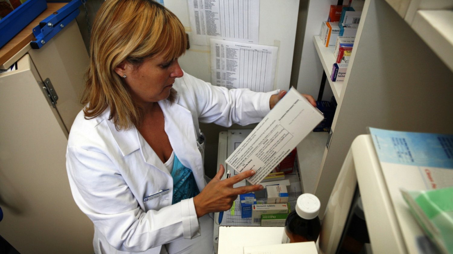 Jest coraz więcej zatrudnionych farmaceutów, ale liczba aptek, które dyżurują, spada.
