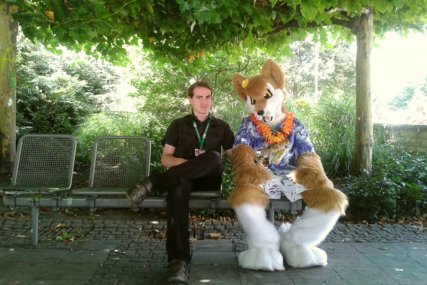 Niektóre Furries nie zdejmują kostiumu nawet po oficjalnym zakończeniu konwentu.
