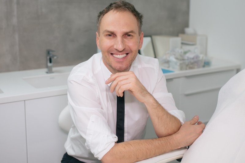 Lekarz plastyczny polskich gwiazd ma coś więcej do powiedzenia, niż tylko o zmarszczkach celebrytów.