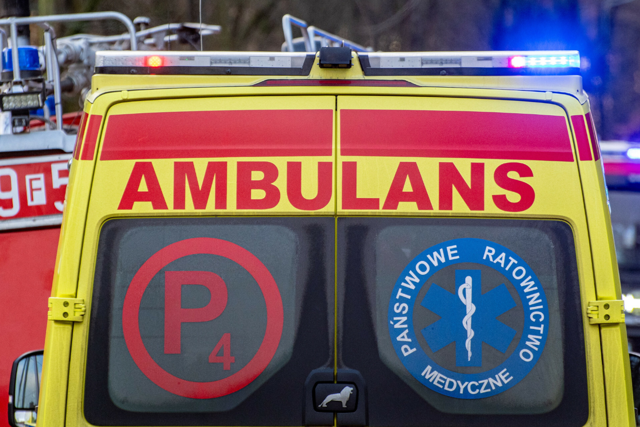 Makabryczny wypadek w Małopolsce. Pusty samochód stoczył się na osobę z niepełnosprawnością.